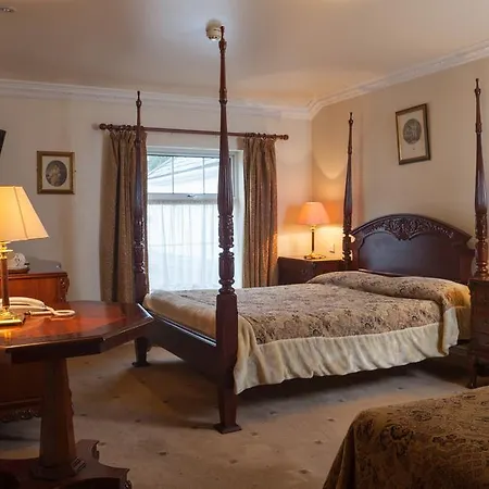 Mills Hotel 3*